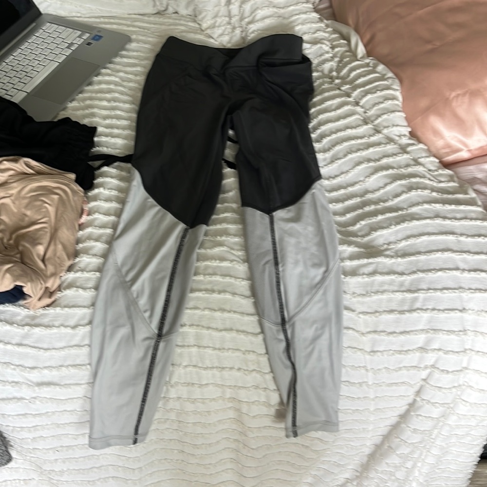 Grey/white workout leggings size xs